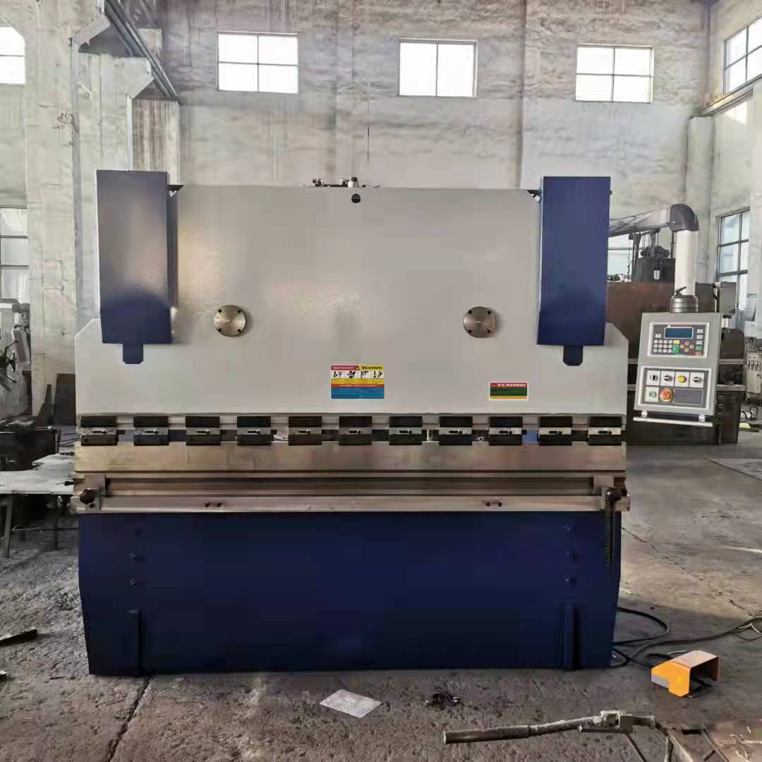 數(shù)控板料折彎?rùn)C(jī) (1) 數(shù)控板料折彎?rùn)C(jī) (1)