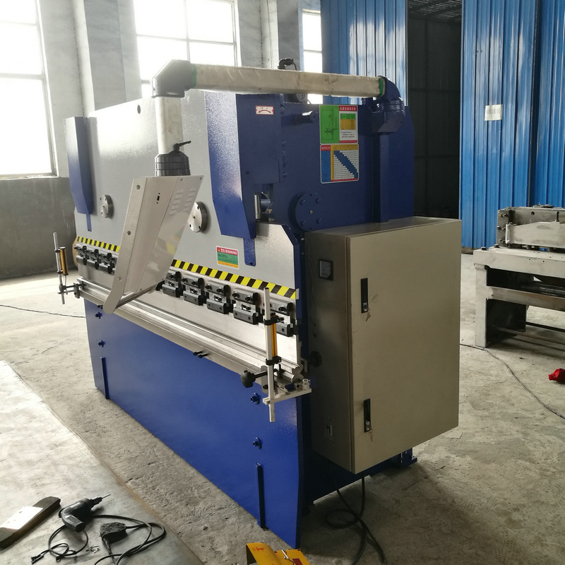 數(shù)控板料折彎?rùn)C(jī) (8)